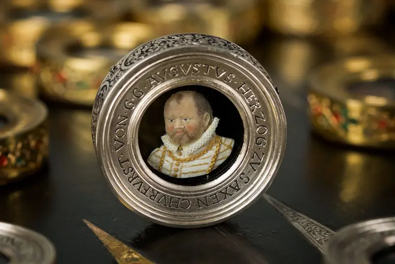 Spielstein mit dem Portrait eines Mannes