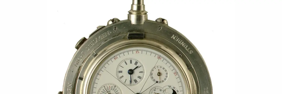 aufgeklappte Taschenuhr mit acht Ziffernblättern