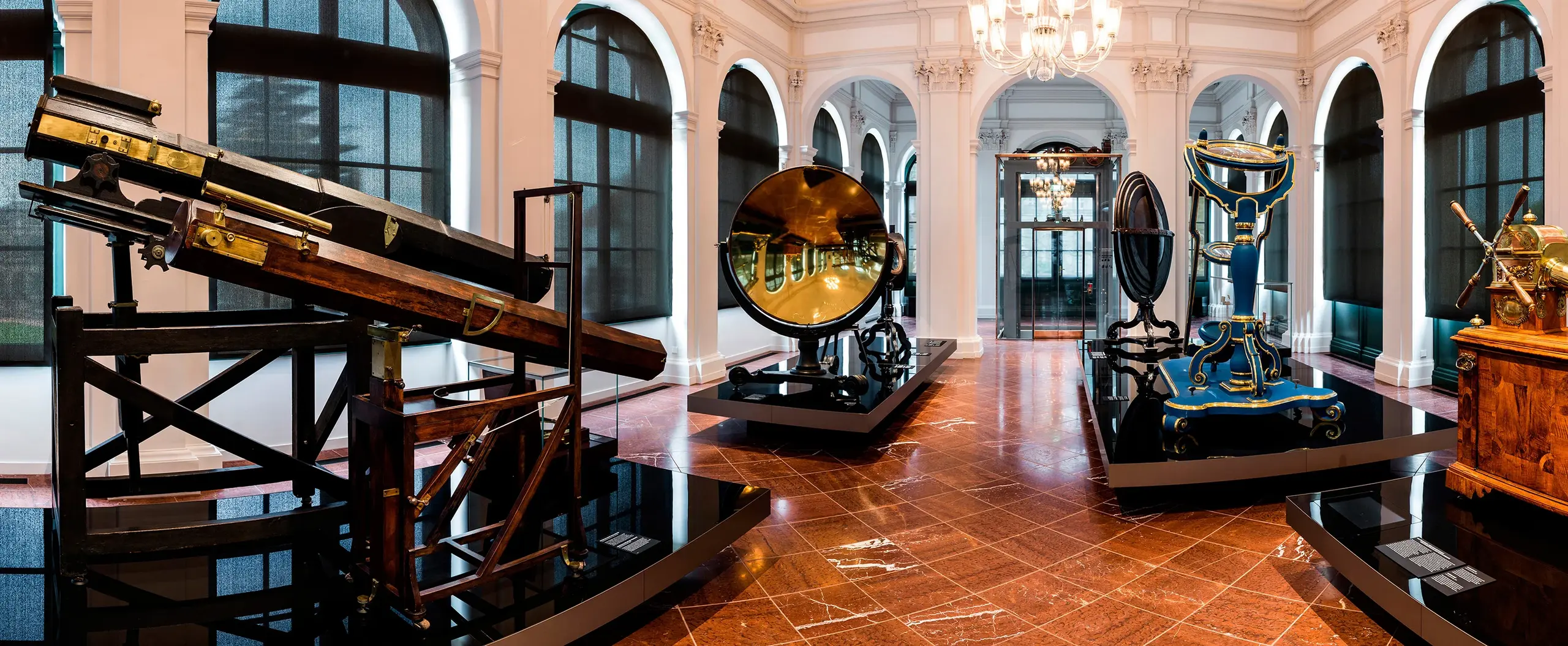 Ausstellungsansicht Mathematisch-Physikalischer Salon