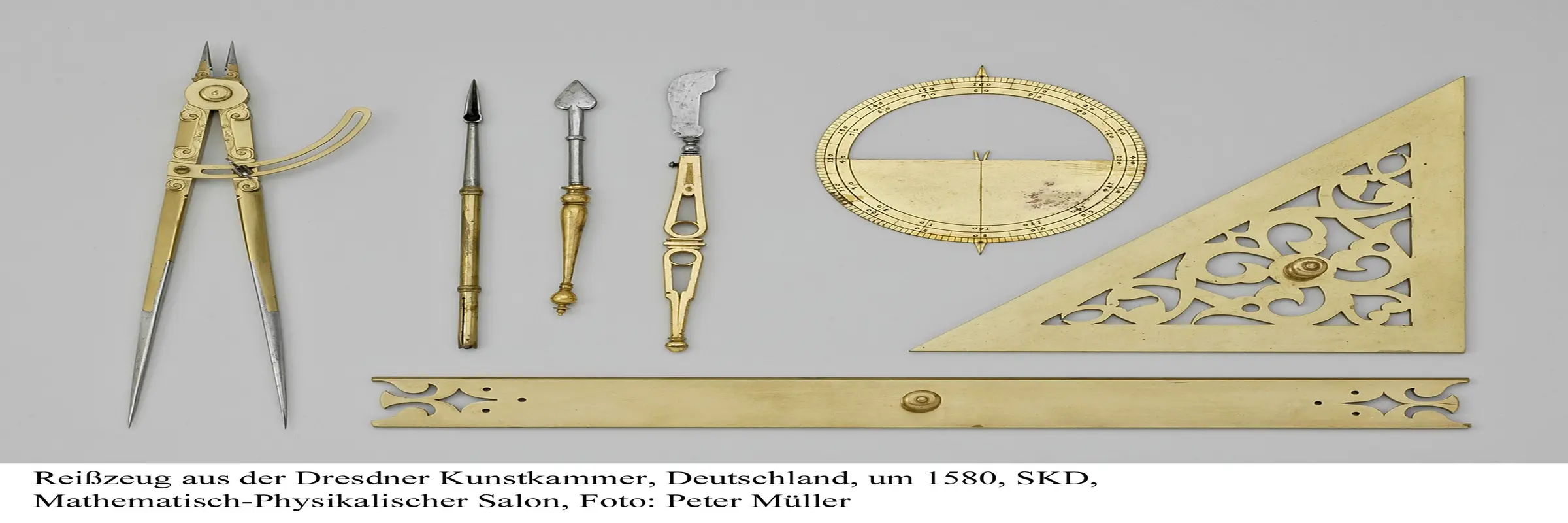 goldenes Reißzeug zum Messen